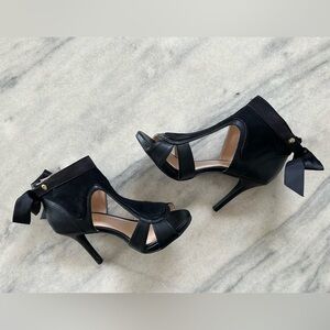 Metaphor NWOT Size 7.5 Black Zip Back Bow Detail Vegan Leather/Suede Open Heels